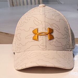 Under Armour Kid's Youth/Jr Medium Hat.  Beige w/ light tan design, NWOT